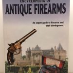 The Complete Encyclopedia of Antique Firearms: An Expert Guide to Firearms and Their Development